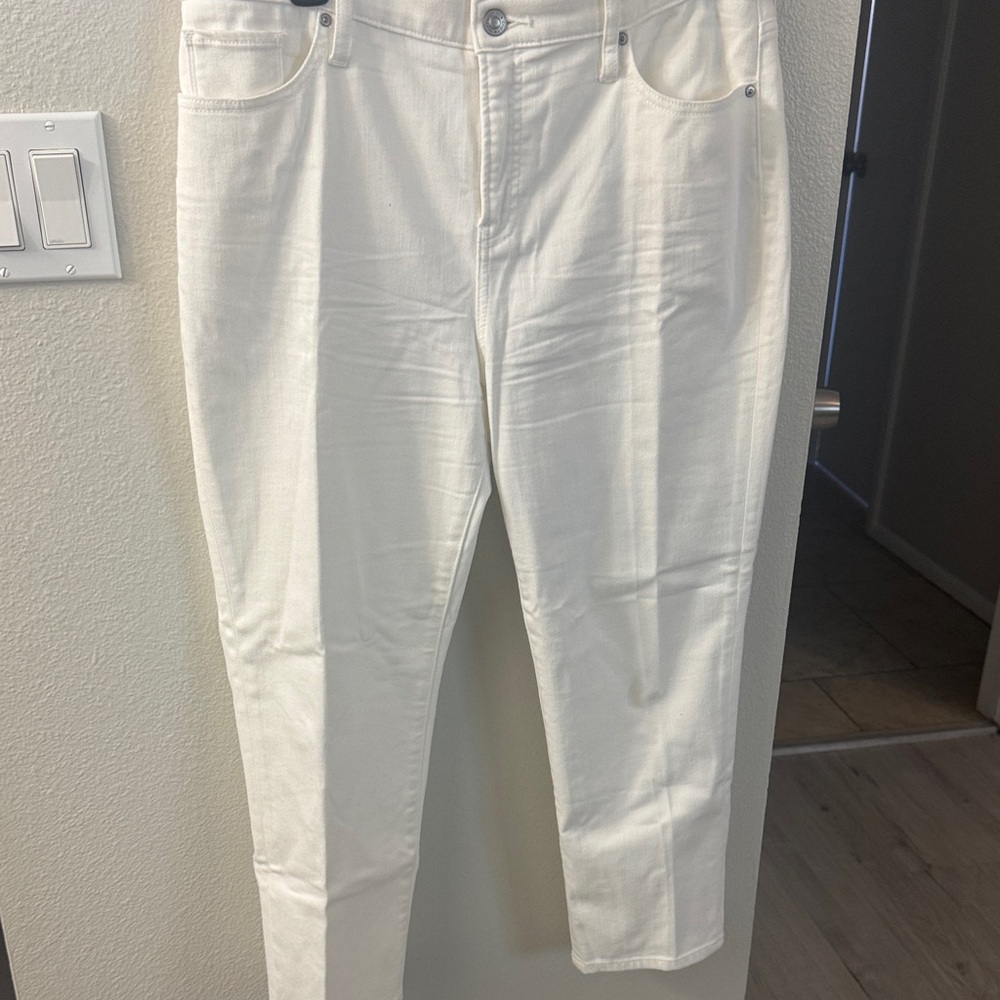 Chico's Elegant Cream Ankle Jeans